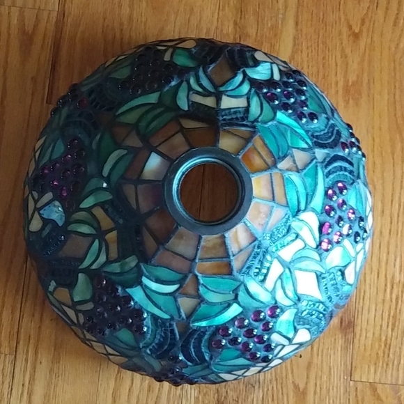 FINAL MARKDOWN Tiffany style stained glass shade - Picture 7 of 8